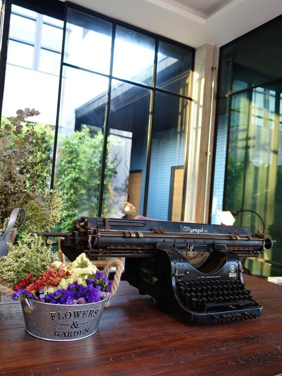 Hotel The Restro HHQ Exterior foto